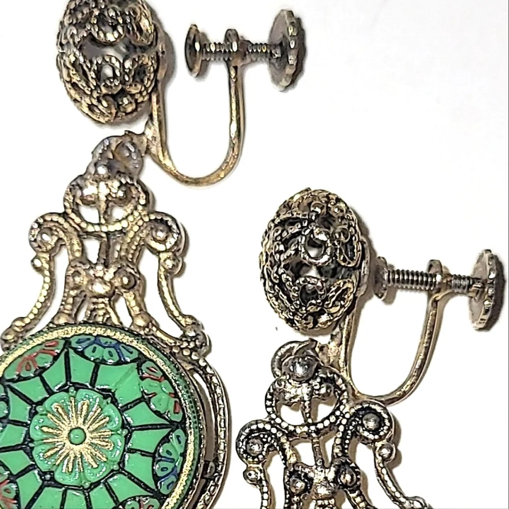 VINTAGE MOLDED GLASS FILIGREE SCREWBACK EARRINGS - CZECH OR GERMANY - Picture 4 of 7